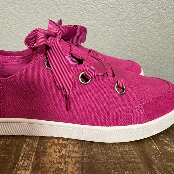 New Koolaburra by UGG Canvas Suede Ribbon Lace Sneakers - Picture 5 of 10